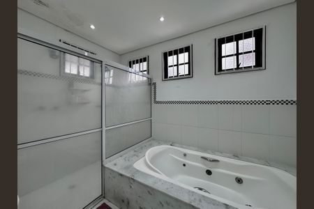 Casa à venda com 150m², 3 quartos e 8 vagasBanheiro Suíte 3