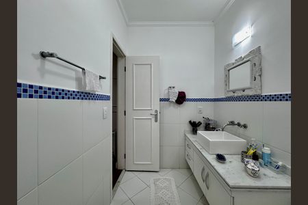 Casa à venda com 150m², 3 quartos e 8 vagasBanheiro Suíte 2