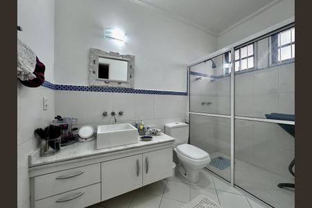 Casa à venda com 150m², 3 quartos e 8 vagasBanheiro Suíte 2