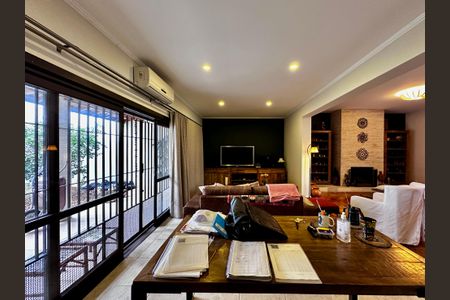 Casa à venda com 150m², 3 quartos e 8 vagasSala