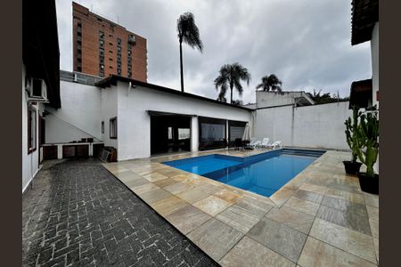 Casa à venda com 150m², 3 quartos e 8 vagasPiscina