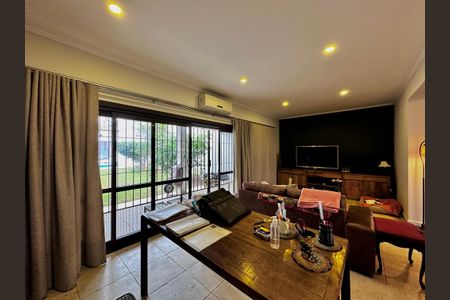 Casa à venda com 150m², 3 quartos e 8 vagasSala