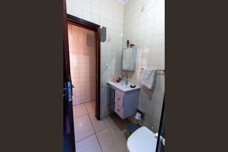 Casa à venda com 212m², 4 quartos e 2 vagasBanheiro 1