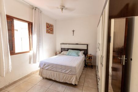 Casa à venda com 212m², 4 quartos e 2 vagasQuarto 1
