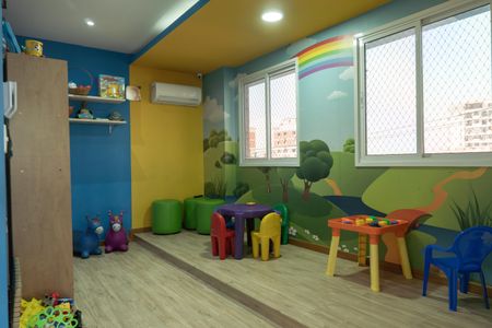 Apartamento à venda com 55m², 2 quartos e 1 vaga Apartamento à venda com 55m², 2 quartos e 1 vagaÁrea comum - Playground