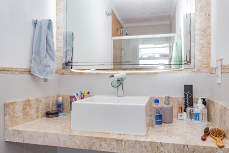 Casa à venda com 200m², 3 quartos e 2 vagasBanheiro da Suíte