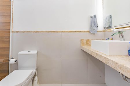 Casa à venda com 200m², 3 quartos e 2 vagasBanheiro da Suíte