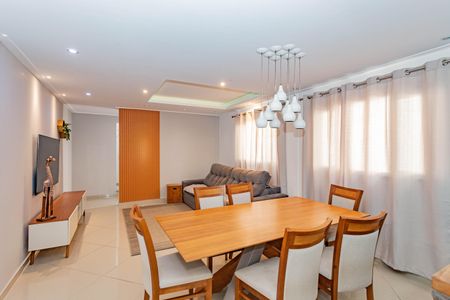 Casa à venda com 200m², 3 quartos e 2 vagasSala