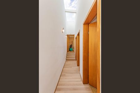 Casa à venda com 200m², 3 quartos e 2 vagasCorredor