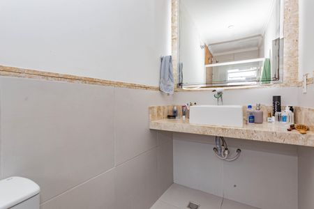 Casa à venda com 200m², 3 quartos e 2 vagasBanheiro da Suíte