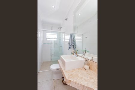 Casa à venda com 200m², 3 quartos e 2 vagasBanheiro