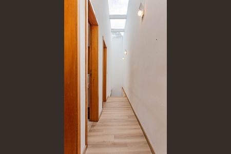 Casa à venda com 200m², 3 quartos e 2 vagasCorredor