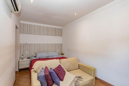 Casa à venda com 200m², 3 quartos e 2 vagasSuíte