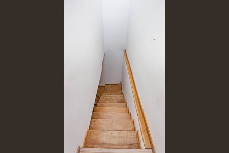 Casa à venda com 200m², 3 quartos e 2 vagasEscada