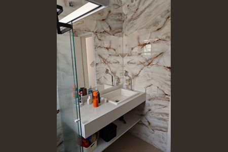 Casa à venda com 170m², 3 quartos e 2 vagas Casa à venda com 170m², 3 quartos e 2 vagasBanheiro