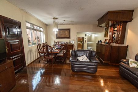 Casa à venda com 298m², 3 quartos e 3 vagasSala