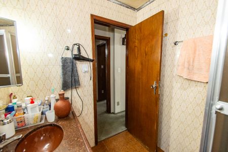 Casa à venda com 298m², 3 quartos e 3 vagasBanheiro da suíte