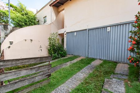 Casa à venda com 298m², 3 quartos e 3 vagasFrente/jardim