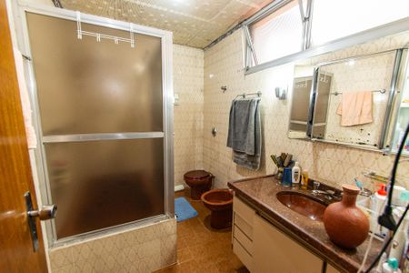 Casa à venda com 298m², 3 quartos e 3 vagasBanheiro da suíte