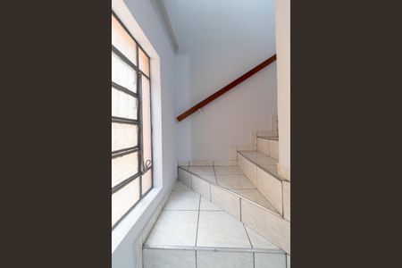 Casa à venda com 91m², 2 quartos e 2 vagasEscada