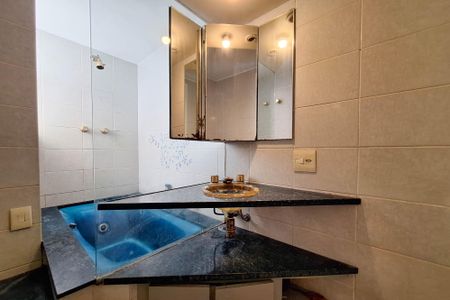 Apartamento à venda com 172m², 3 quartos e 1 vagaBanheiro da Suíte