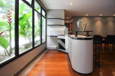 Apartamento à venda com 187m², 4 quartos e 3 vagas Apartamento à venda com 187m², 4 quartos e 3 vagasÁrea comum