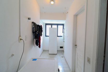 Apartamento à venda com 187m², 4 quartos e 3 vagas Apartamento à venda com 187m², 4 quartos e 3 vagasÁrea de Serviço