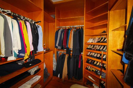 Apartamento à venda com 187m², 4 quartos e 3 vagas Apartamento à venda com 187m², 4 quartos e 3 vagasQuarto 4 - Closet