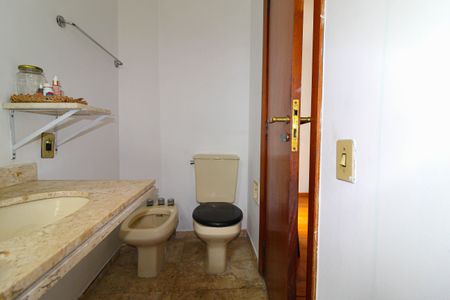 Apartamento à venda com 187m², 4 quartos e 3 vagas Apartamento à venda com 187m², 4 quartos e 3 vagasBanheiro da Suíte 3