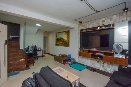 Casa à venda com 202m², 3 quartos e 2 vagasSala