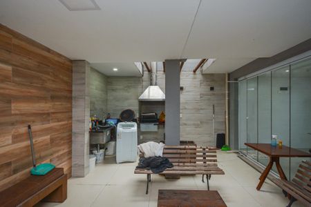 Casa à venda com 202m², 3 quartos e 2 vagasQuintal