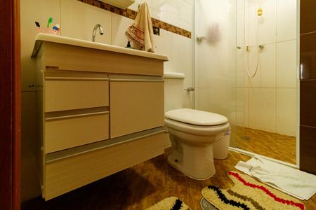 Casa à venda com 300m², 4 quartos e 6 vagasBanheiro da Suíte 2