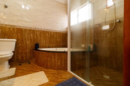 Casa à venda com 300m², 4 quartos e 6 vagasBanheiro da Suíte 1