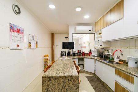 Casa à venda com 300m², 4 quartos e 6 vagasCozinha