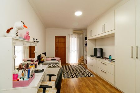 Casa à venda com 300m², 4 quartos e 6 vagasSuíte  1