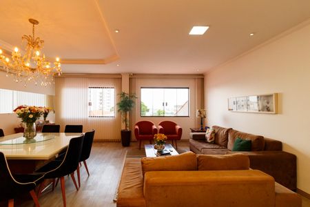 Casa à venda com 300m², 4 quartos e 6 vagasSala