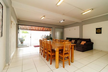 Casa à venda com 300m², 4 quartos e 6 vagasÁrea gourmet