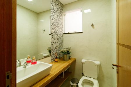 Casa à venda com 300m², 4 quartos e 6 vagasLavabo