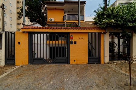 Casa à venda com 300m², 4 quartos e 6 vagasFachada