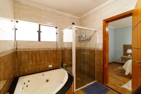 Casa à venda com 300m², 4 quartos e 6 vagasBanheiro da Suíte 1