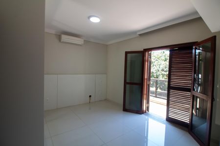 Casa à venda com 1100m², 4 quartos e 8 vagasSuíte 3