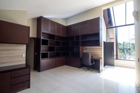 Casa à venda com 1100m², 4 quartos e 8 vagasEscritório