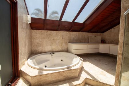 Casa à venda com 1100m², 4 quartos e 8 vagasBanheiro da Suíte 4