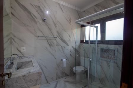 Casa à venda com 1100m², 4 quartos e 8 vagasBanheiro da Suíte 2