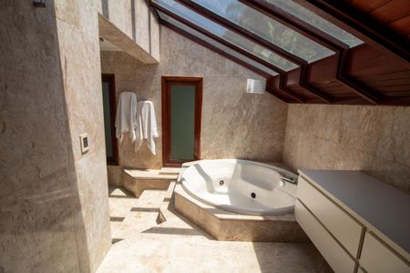 Casa à venda com 1100m², 4 quartos e 8 vagasBanheiro da Suíte 4