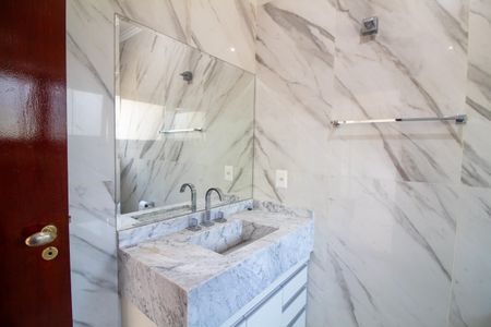 Casa à venda com 1100m², 4 quartos e 8 vagasBanheiro da Suíte 2