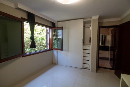 Casa à venda com 1100m², 4 quartos e 8 vagasSuíte 1