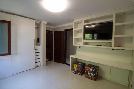 Casa à venda com 1100m², 4 quartos e 8 vagasSuíte 1