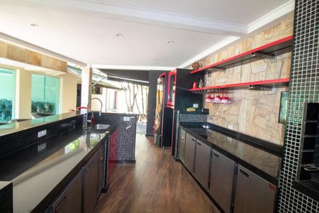 Casa à venda com 1100m², 4 quartos e 8 vagasChurrasqueira / Bar / Pizza