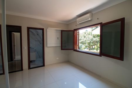 Casa à venda com 1100m², 4 quartos e 8 vagasSuíte 2